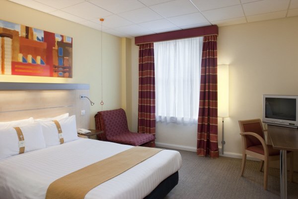 Express by Holiday Inn City